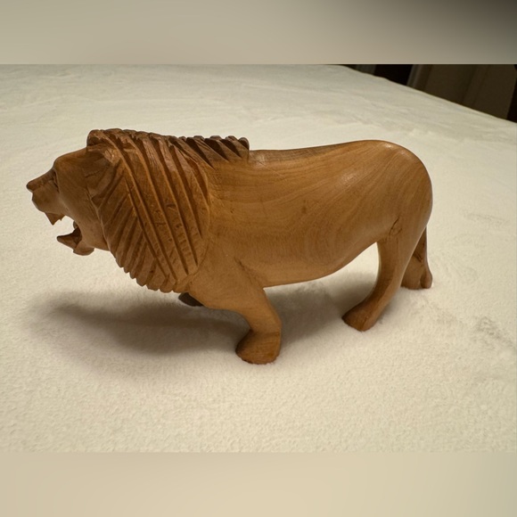 Majestic Hand Carved Wooden Lion Sculpture 7” - Picture 3 of 11